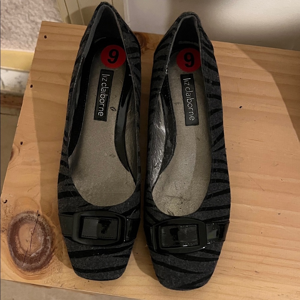 Liz Claiborne Gray and Black Flats with Buckle